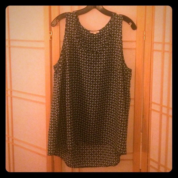 ✨Sold✨Pleione Patterned Tank