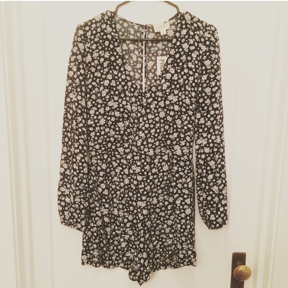 LA hearts long sleeve romper, sz L - Picture 1 of 3
