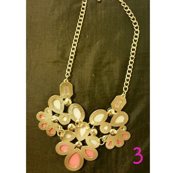 💜Beautiful statement necklace NWOT - Picture 3 of 4