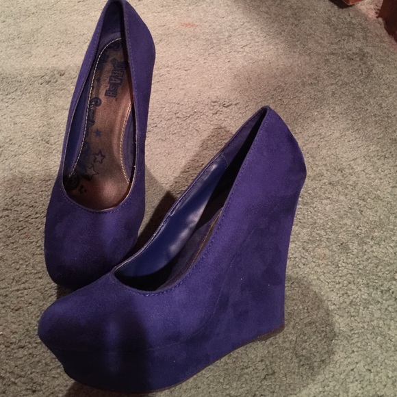 ✨Royal blue suede wedges✨