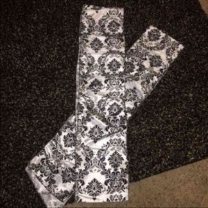 Damask table runners (x2)