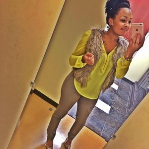 Meet your Posher, Zakia