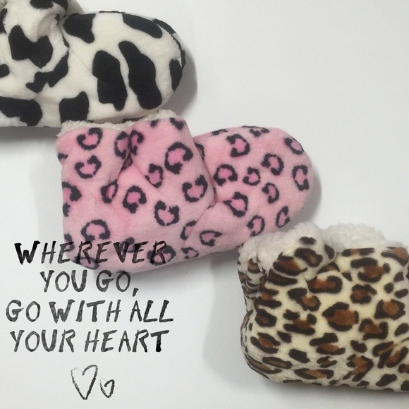 YOU WILL ♥️ THESE SLIPPERS! - Picture 3 of 3
