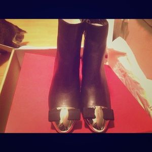 💯 authentic Ferragamo ankle boots