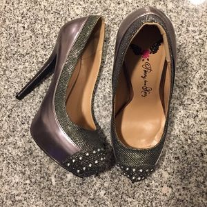 ✨ Pewter Heels ✨