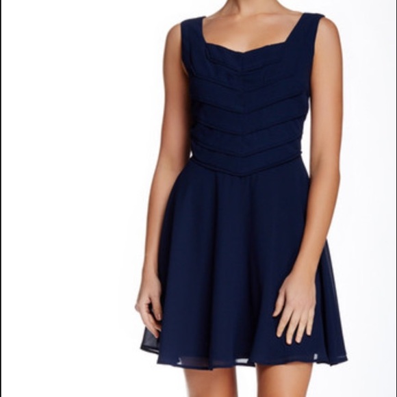 🎉DOE AND RAE adorable pleated dress