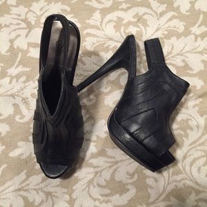 👣 Black Heels 👣