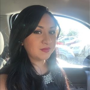 Meet your Posher, Elvia