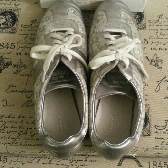 Coach oxford logo