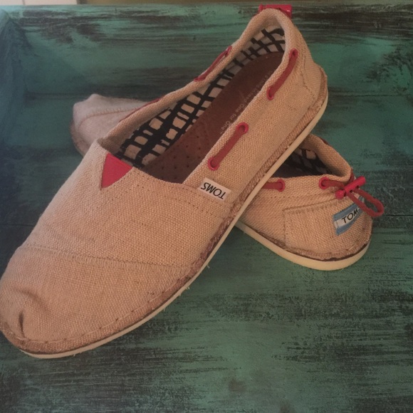TOMS SIZE 8 Burlap w/ Red