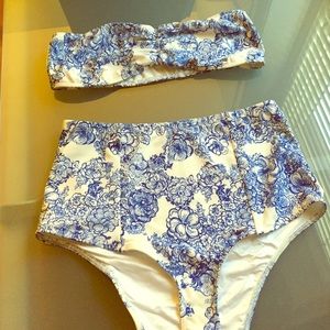 Two-pieces high waist bathing suit