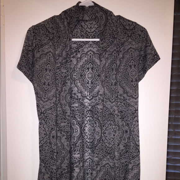 Long open shirt/sweater.
