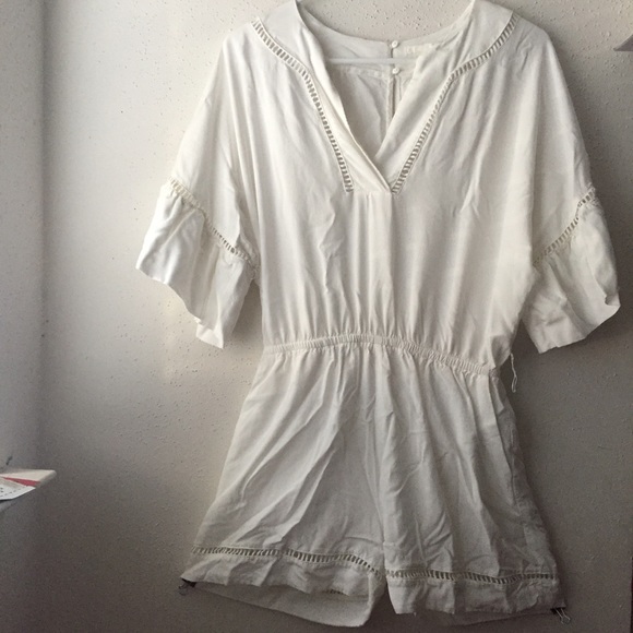 ⭐️SOLD⭐️ White boho H&M romper