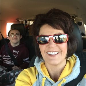 Meet your Posher, Mitzi