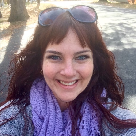 👗👠Meet your Posher, Jillian 👛👑 - Picture 2 of 3