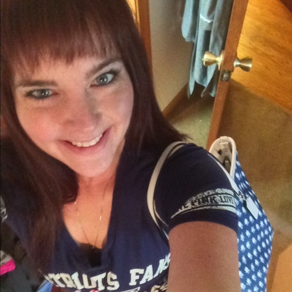 👗👠Meet your Posher, Jillian 👛👑 - Picture 3 of 3