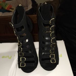 ‼️SALE‼️ Black heel with gold studded :-)