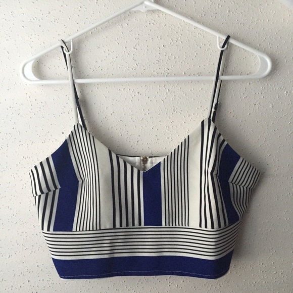 ⭐️SOLD⭐️ Forever 21 boxy crop top