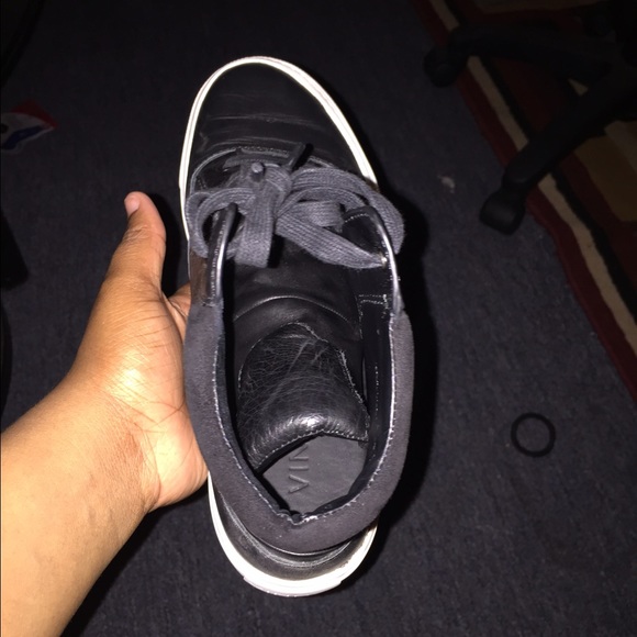 Adam black leather Vince sneakers