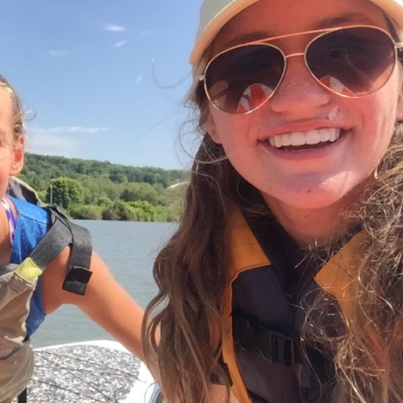 Meet your Posher, Cassidi - Picture 1 of 1