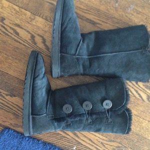 UGG Bailey Button Triplet