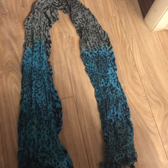 Buckle scarf