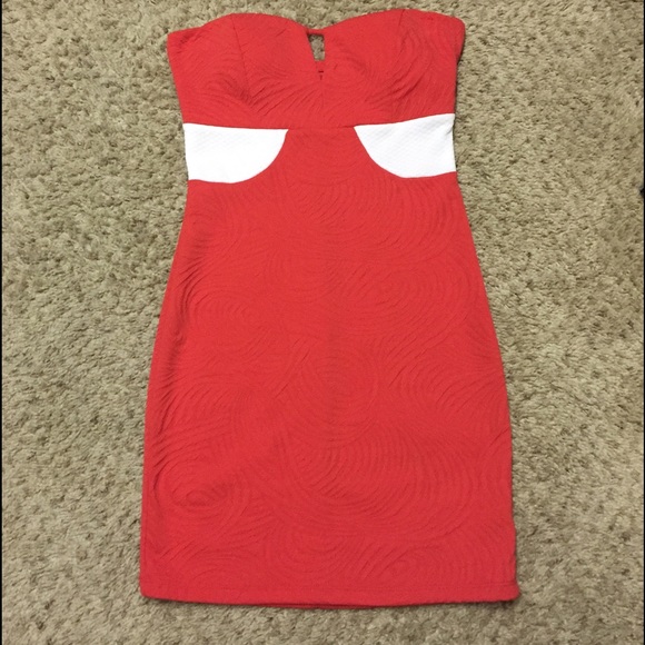 ✨Brand New✨ Strapless Dress 🔸open to offers