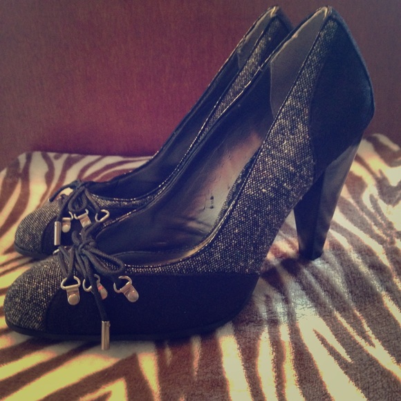 HOT KISS Black lace up pumps size 7.5M "Vespa"