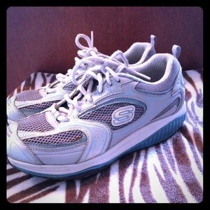 SKECHERS SHAPE-UPS size 7