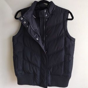 GAP black puffy vest