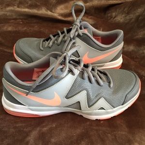 FLASH SALE!! Nike Air Sculpt TR 2 Cross-Trainers