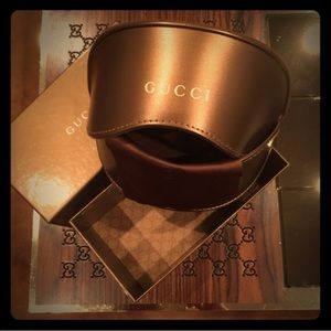 GUCCI XL sunglasses case with dust cloth and box