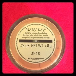 Mary Kay mineral powder foundation. Beige 1.5