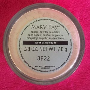 Mary Kay mineral powder foundation, ivory   .5