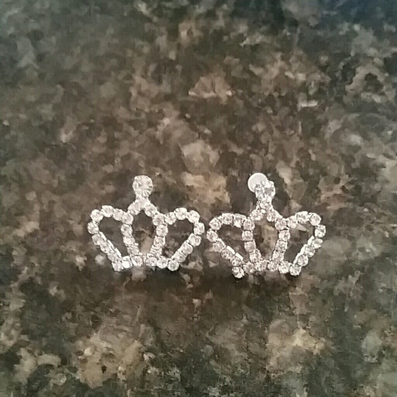Sliver crown ear rings
