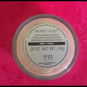 Mary Kay mineral powder foundation, ivory 1