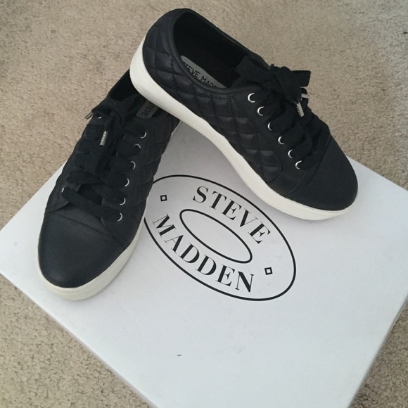 Steve Madden black elixer