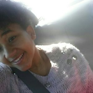 Meet your Posher, Alexis