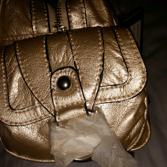 NEW Light Gold Leather Guess Handbag w/ pockets - Picture 2 of 4