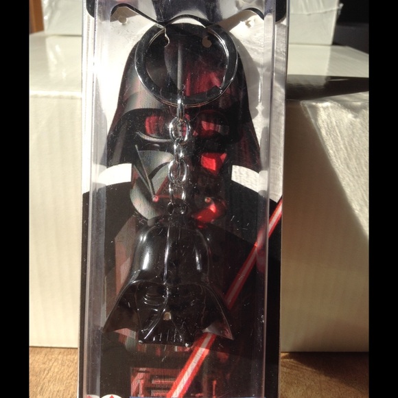 Star Wars Darth Vader Black Keychain - Picture 3 of 3