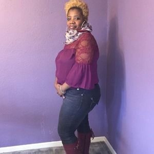 Meet your Posher, Alisa