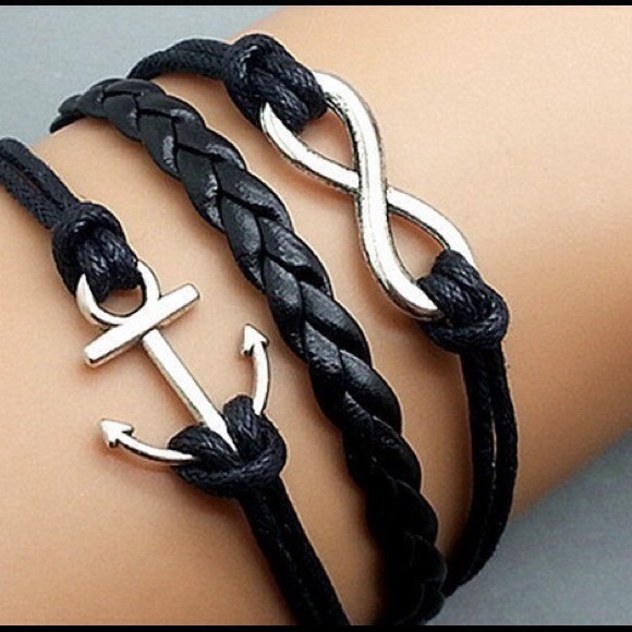 Jewelry - Multilayered Bracelet ✨2 available
