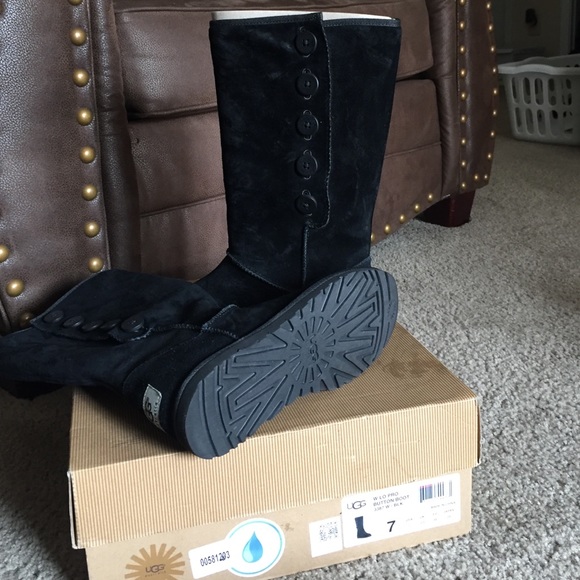 UGG Shoes - Black UGG boot