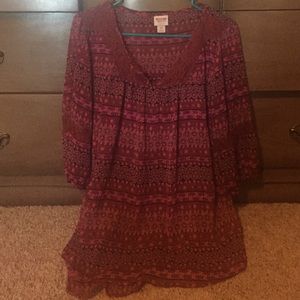 A three quarter length shirt. Legging approved.