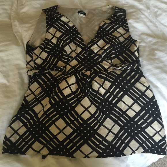 J Crew 100% silk blouse size 6 black and off white