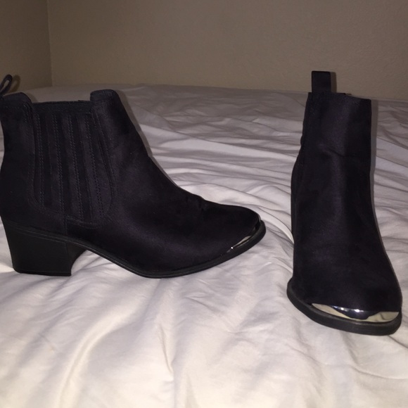 Black ankle booties with heel