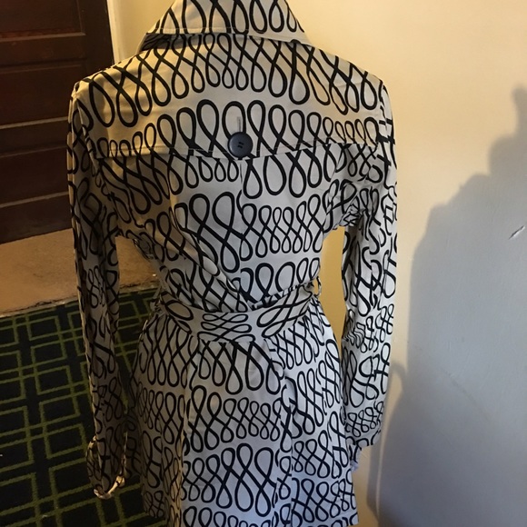 Bone & Black Trench - Picture 3 of 4