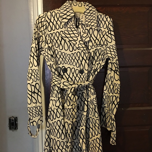 Bone & Black Trench - Picture 4 of 4