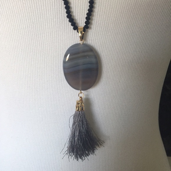 Black crystal bead and agate tassel necklace - Picture 3 of 4