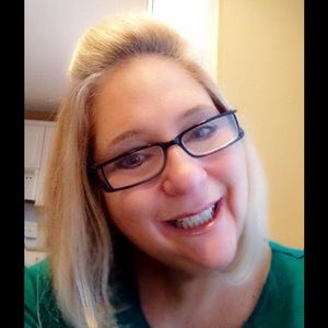 Meet your Posher, Debbie